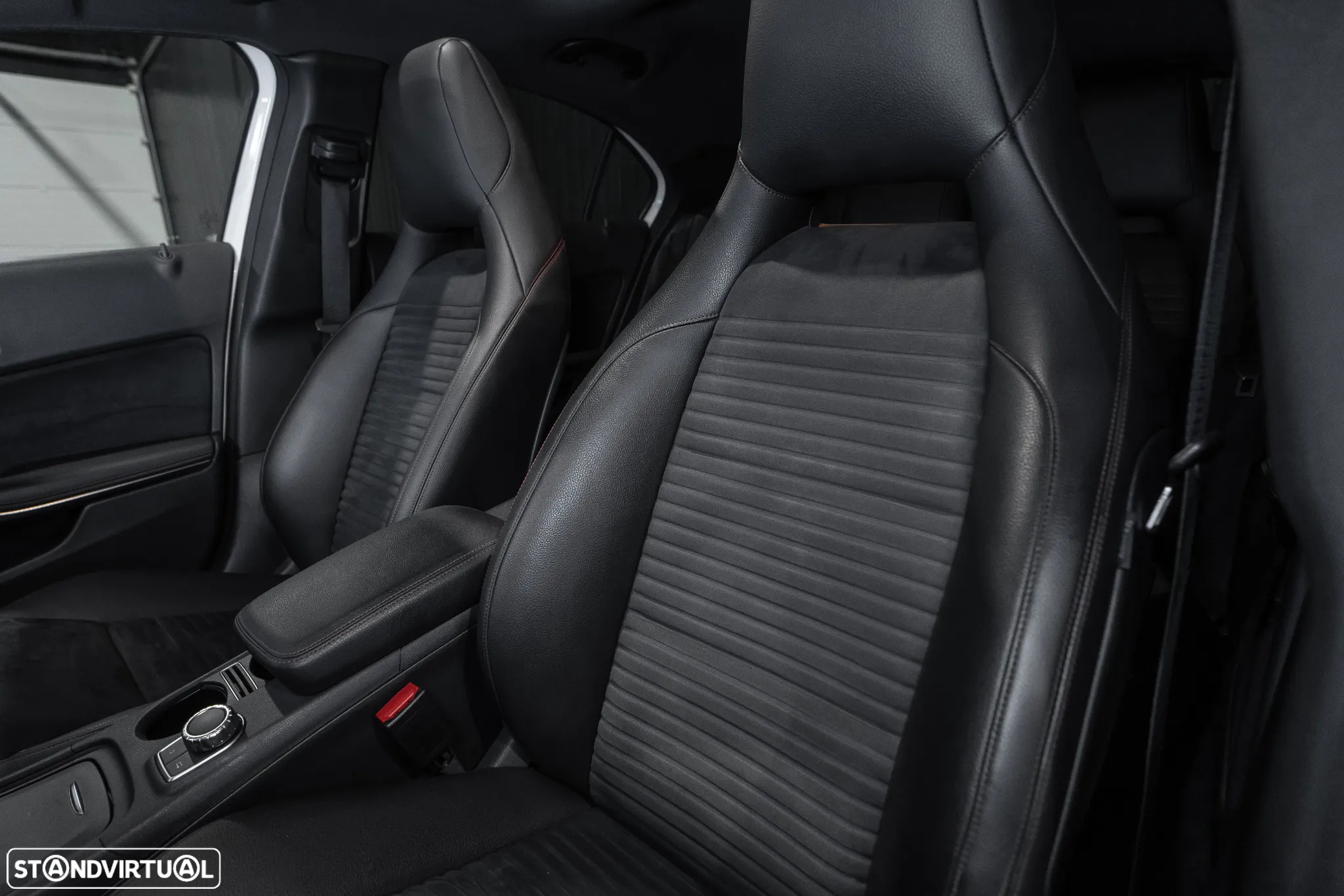 Mercedes-Benz A 180 7G-DCT AMG Line - 24
