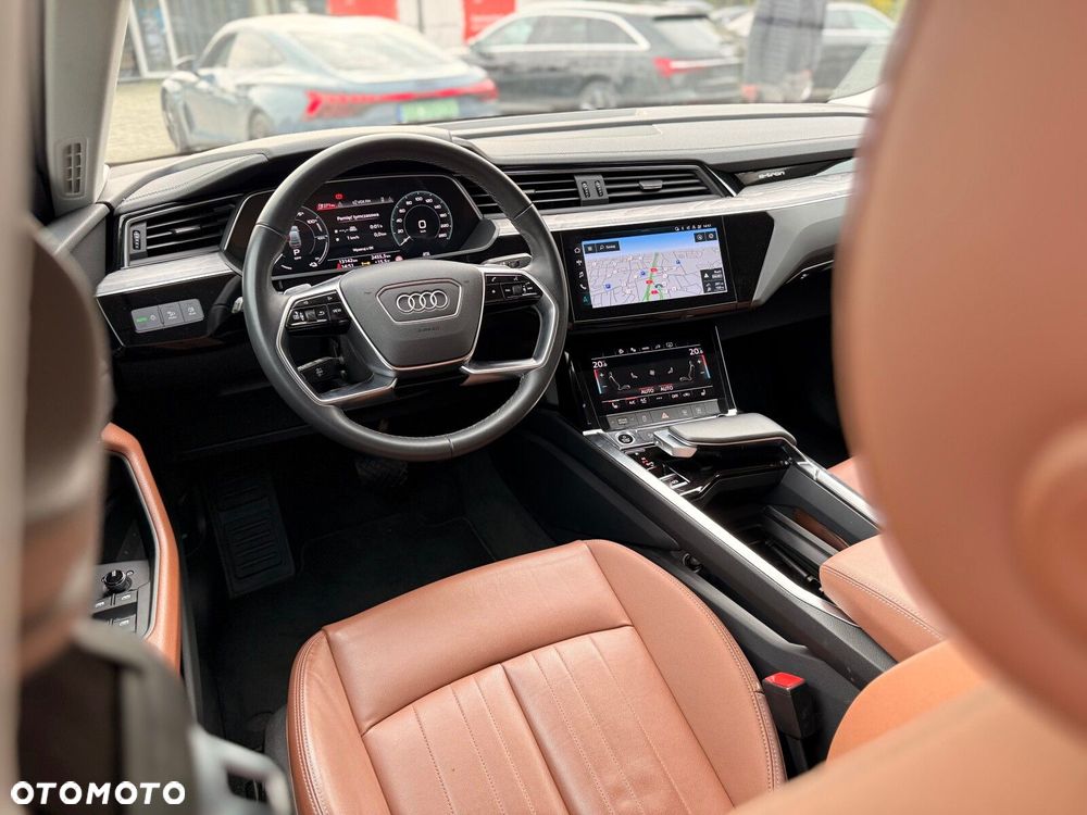 Audi Q8 Sportback e-tron - 13
