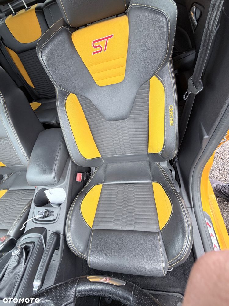 Ford Focus 2.0 EcoBoost ST - 9