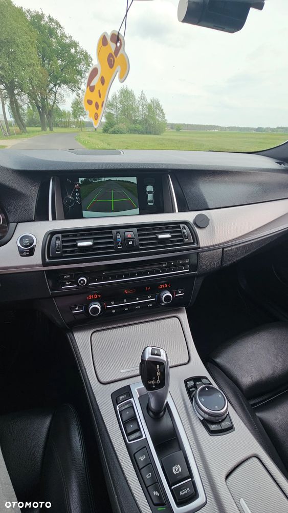 BMW Seria 5 520d xDrive - 13
