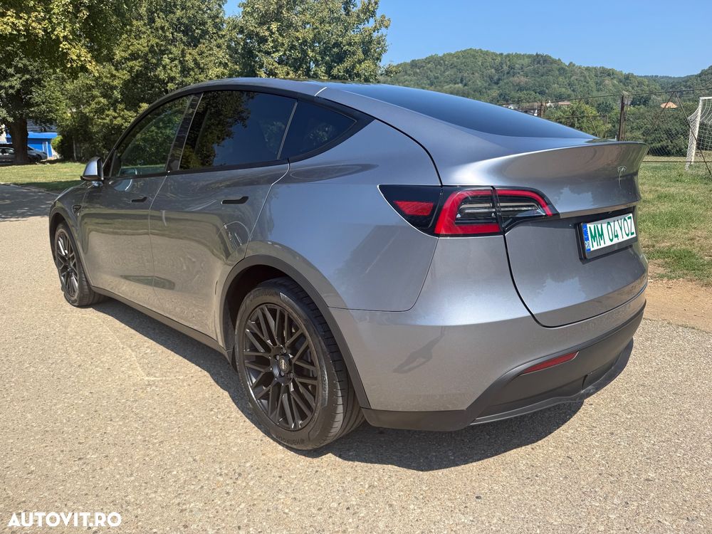 Tesla Model Y - 6