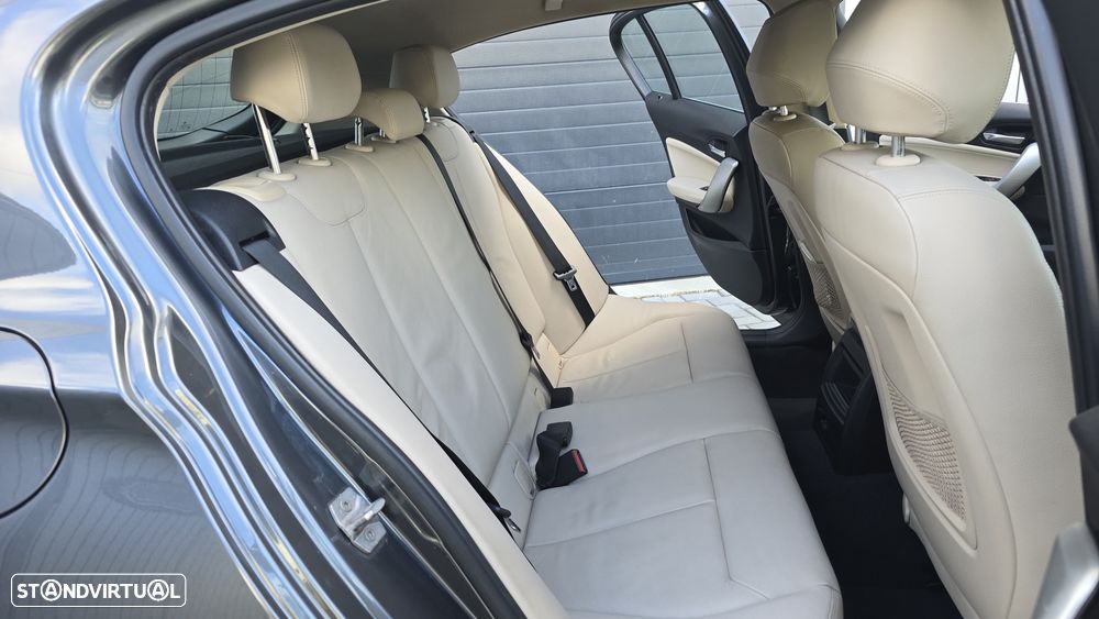 BMW 116 d Line Urban - 17