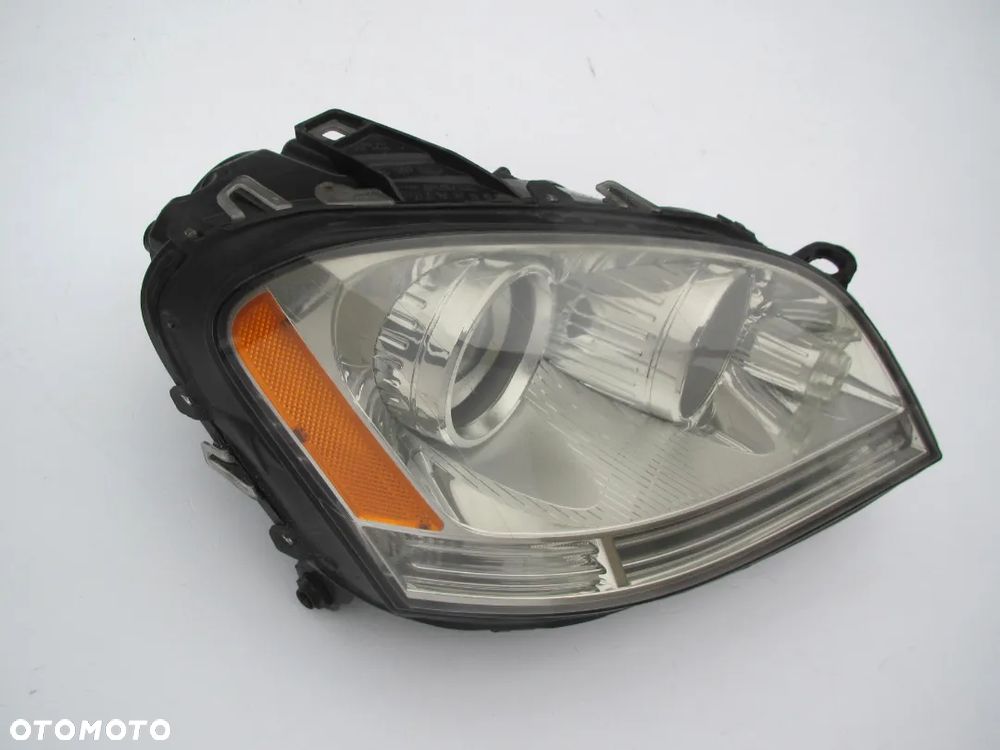 MERCEDES ML W164 2005 - reflektor USA HELLA - 6
