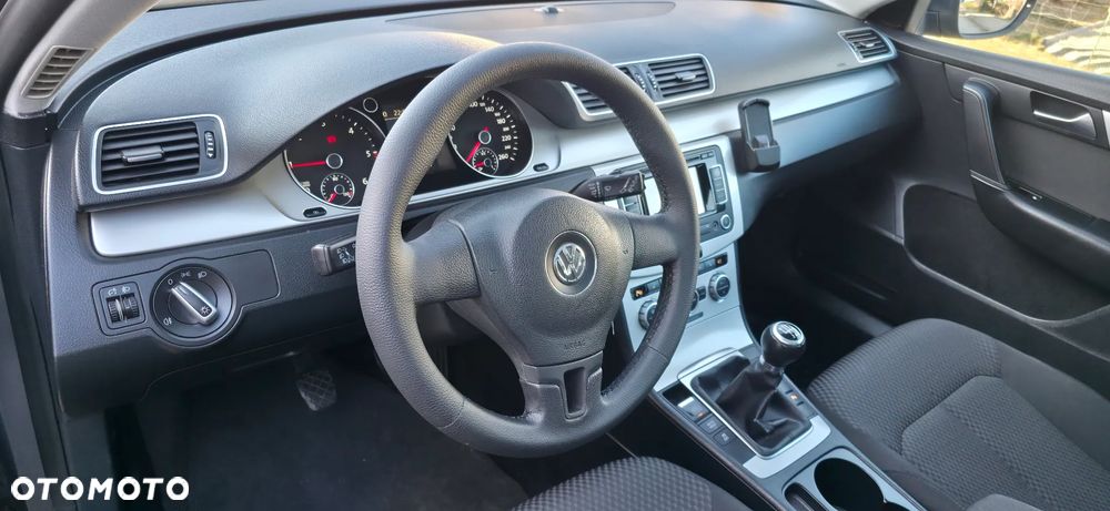 Volkswagen Passat - 8