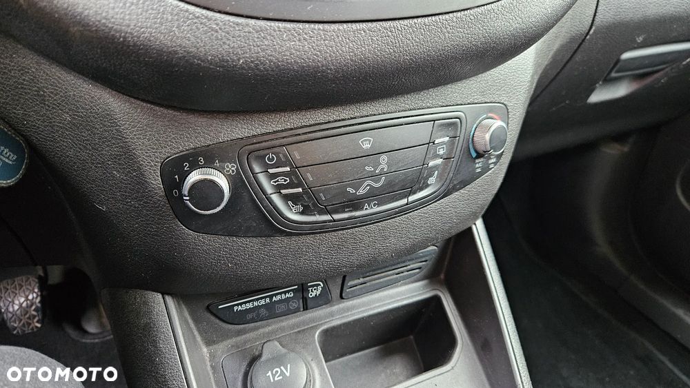 Ford Transit Courier - 34