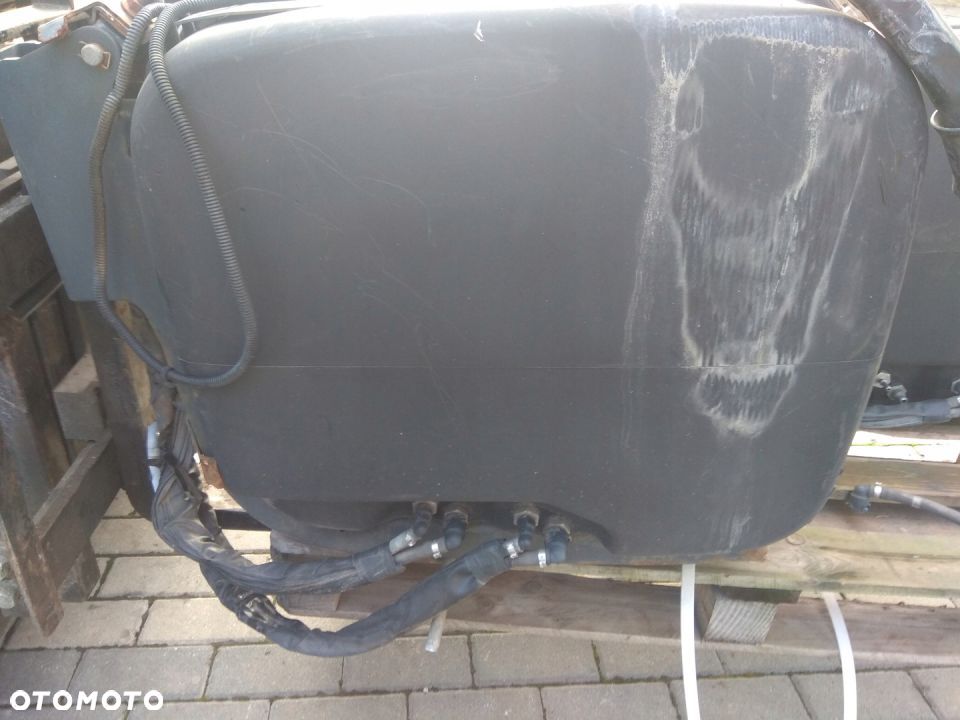 Zbiornik AdBlue Mercedes Actros Axor - 2