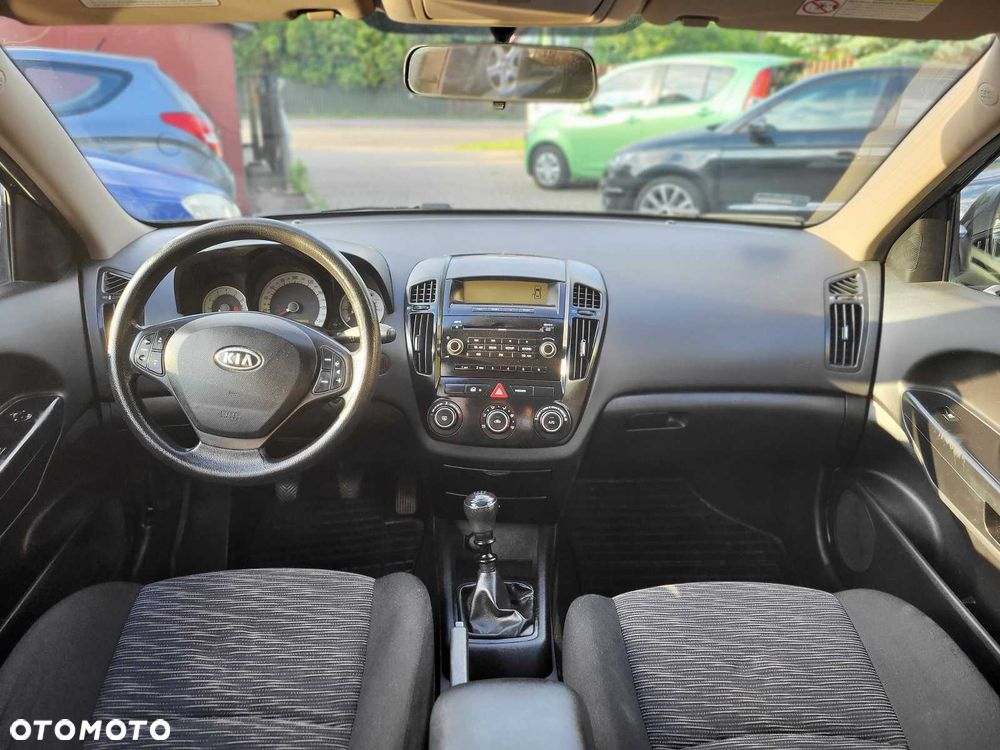 Kia Ceed - 8
