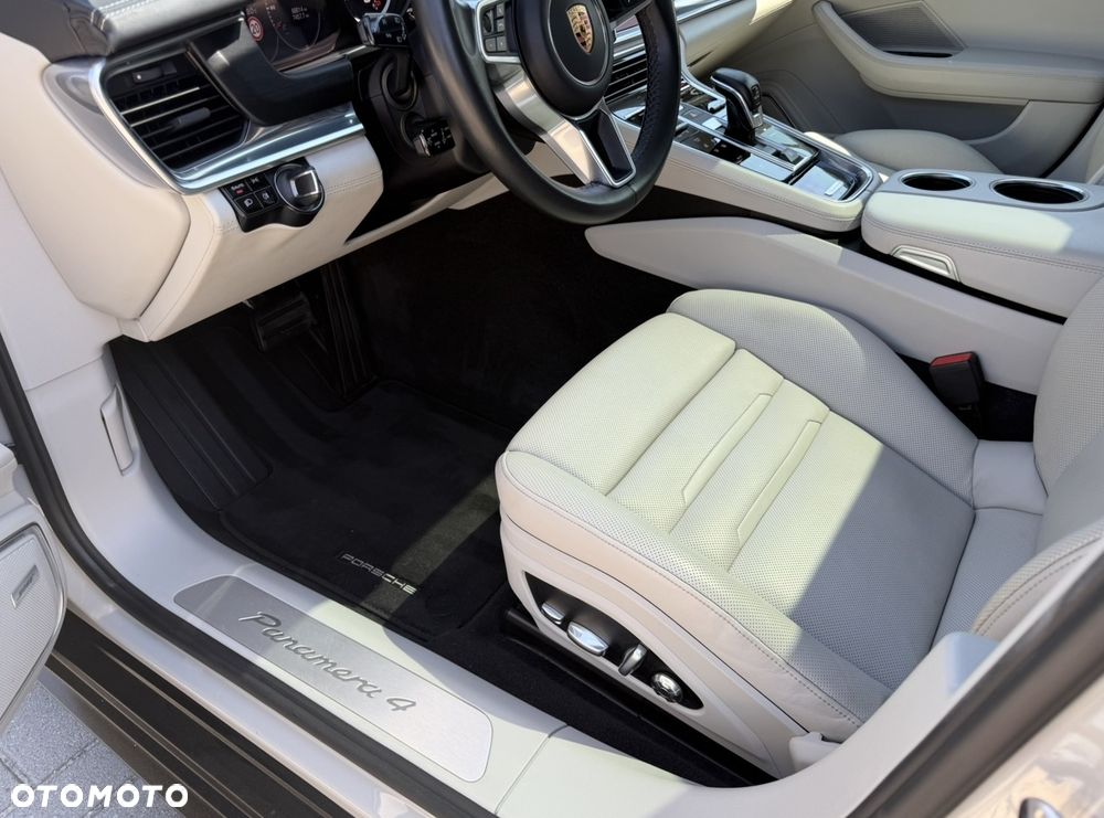 Porsche Panamera 4 - 11