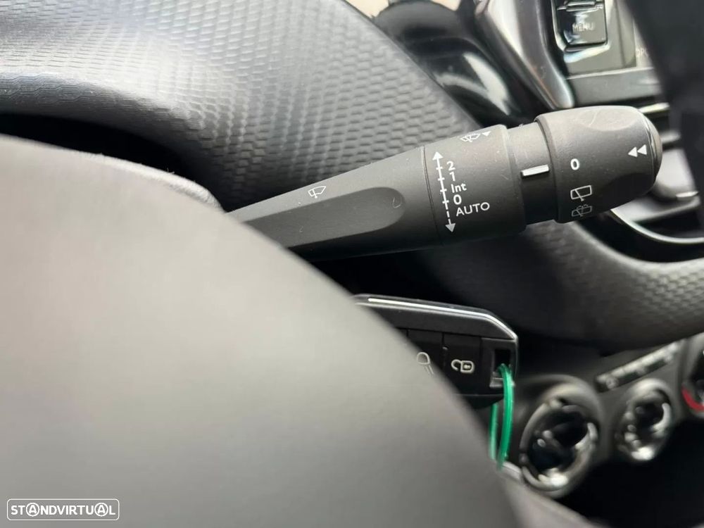Peugeot 2008 1.2 PureTech Signature - 11