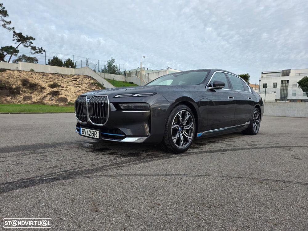 BMW i7 - 14