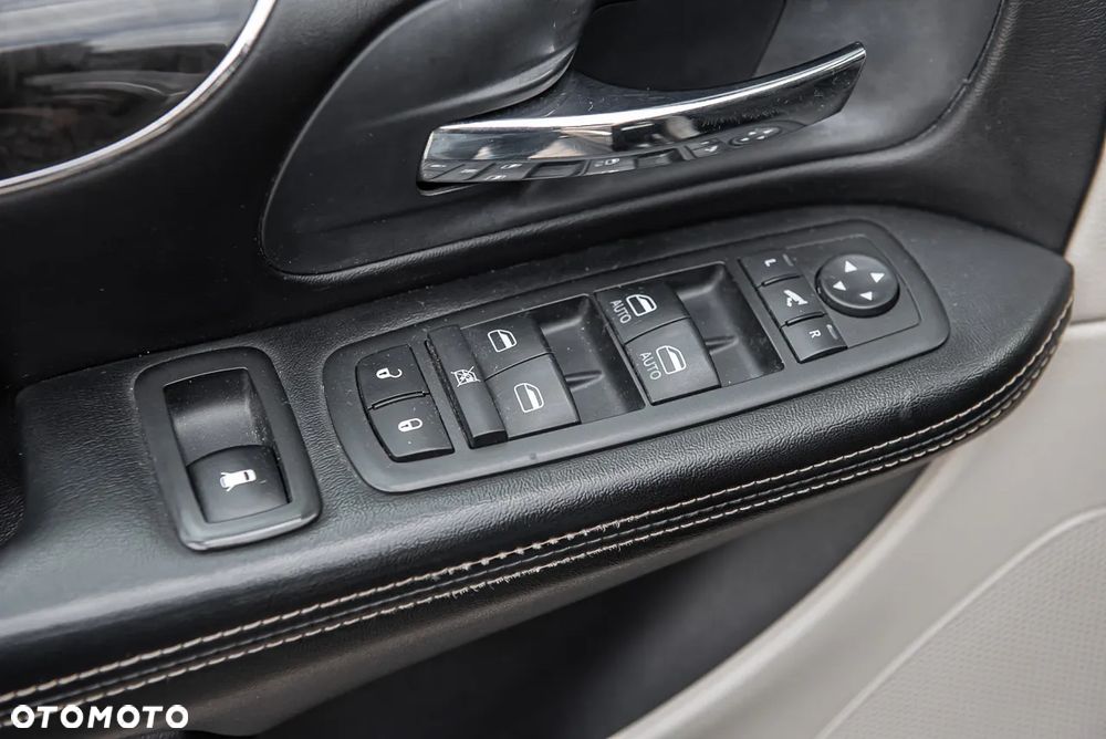 Lancia Voyager 3.6 Platinum Euro6 - 16