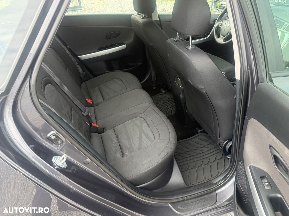 Kia Ceed 1.4 CRDi 90 SW Vision - 14