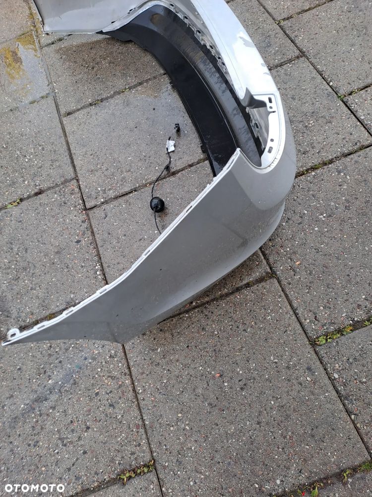 Skoda Rapid LIFTBACK zderzak tylny z PDC kod lakieru LA7W-9156 belka ślizgi i inne - 16