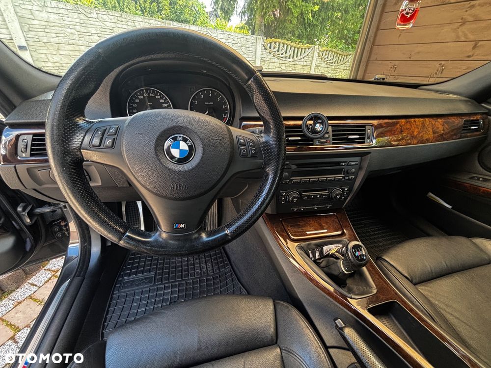BMW Seria 3 330xi Touring - 18