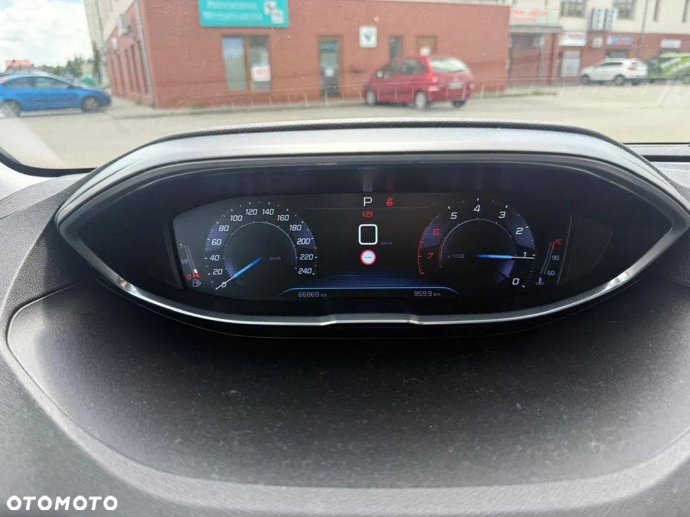 Peugeot 3008 1.2 PureTech Allure S&S EAT6 - 11