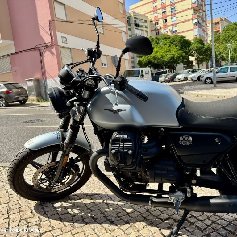 Moto Guzzi V7 Stone - 24