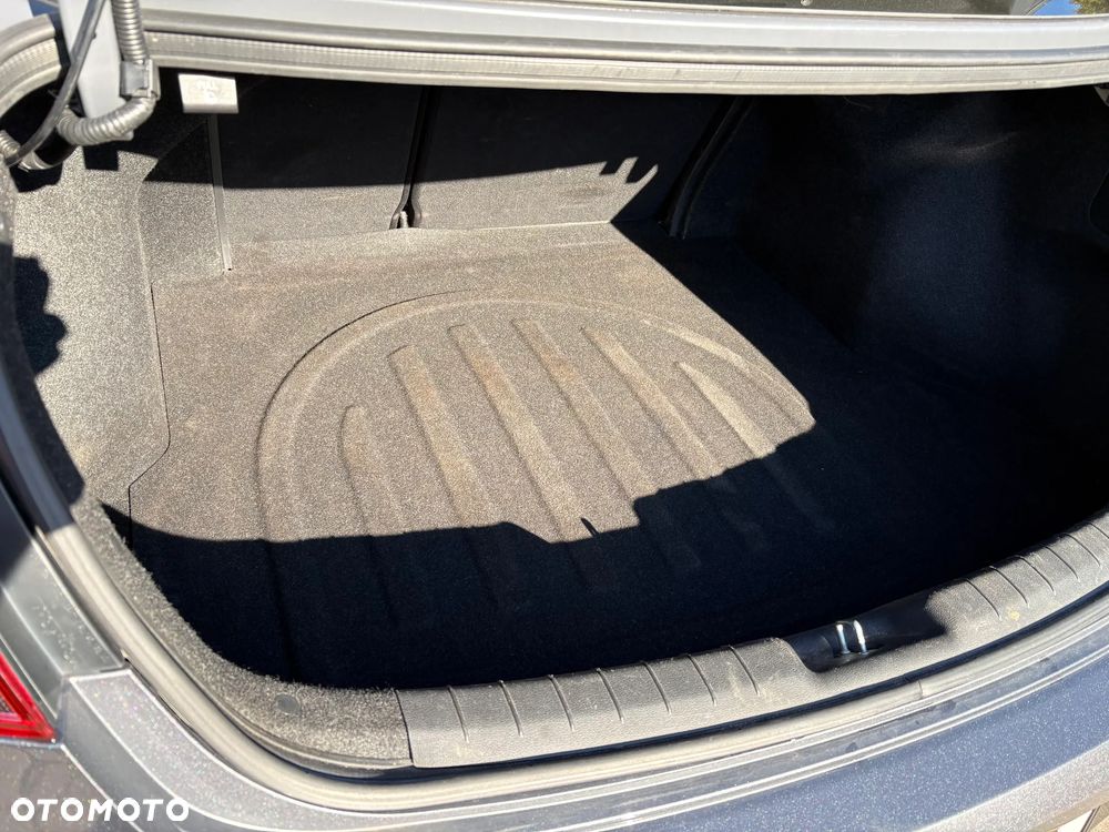 Hyundai Elantra 1.6 Comfort Premiere - 11