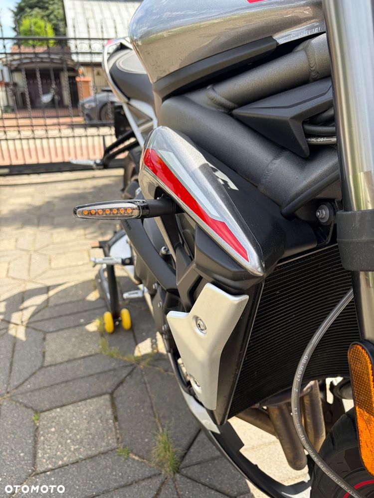Triumph Street Triple - 11