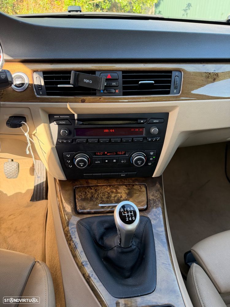 BMW 318 d Sport - 13
