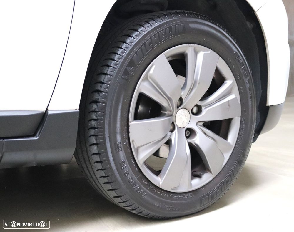 Peugeot 2008 1.2 PureTech Style - 3