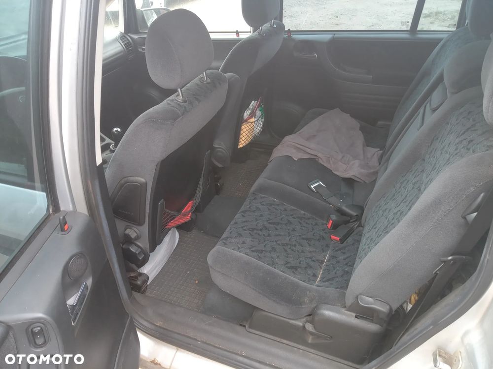 Opel Zafira 1.8 16V Elegance - 11