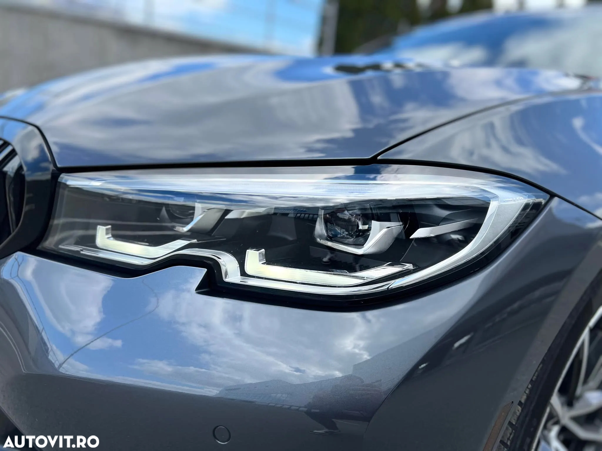 BMW Seria 3 330i Aut. Sport Line - 28