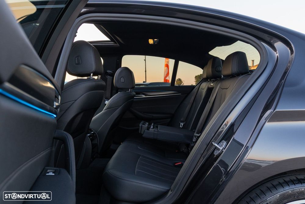 BMW 530 e Pack M - 12