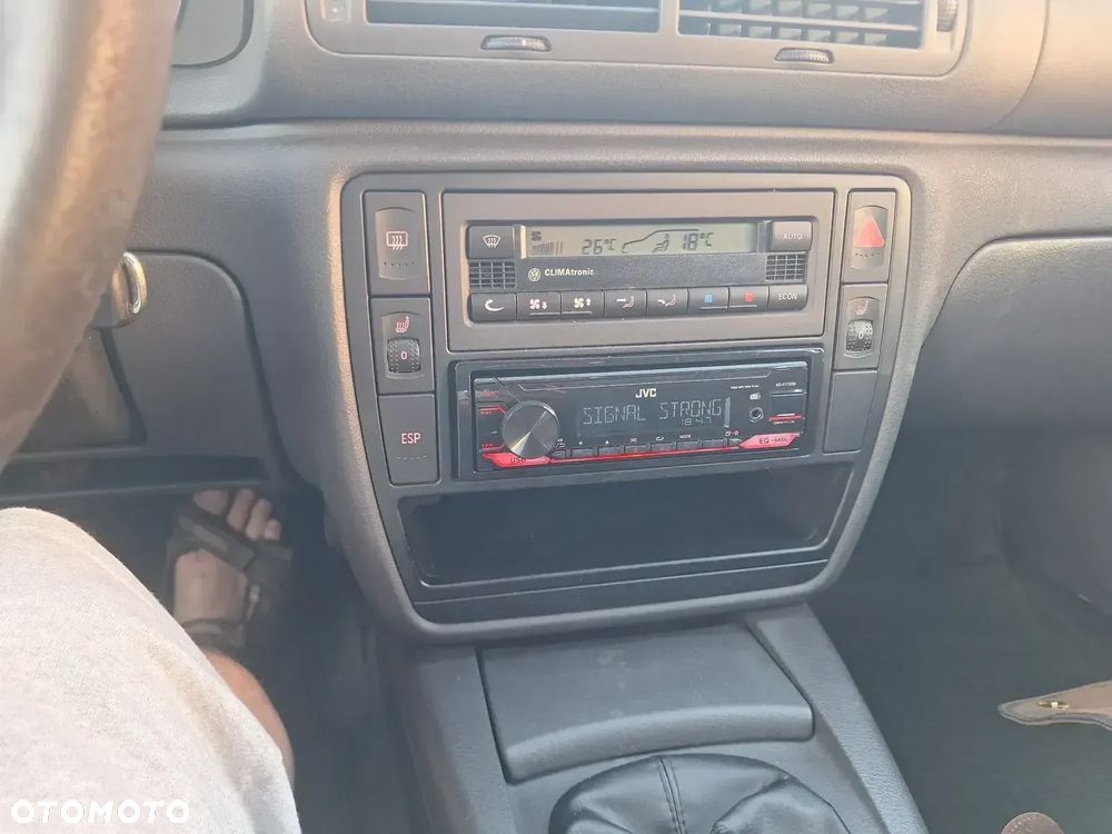Volkswagen Passat 1.9 TDI Comfortline - 29
