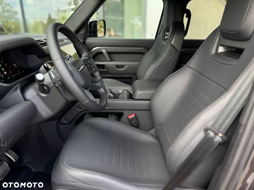 Land Rover Defender - 7