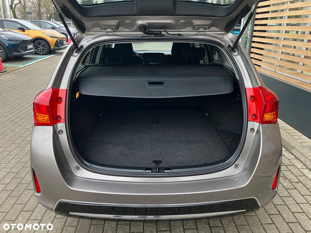 Toyota Auris 1.6 Premium - 6