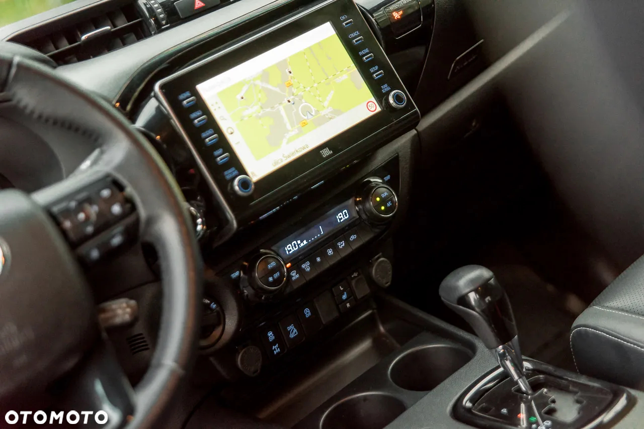 Toyota Hilux 2.8 D-4D Double Cab Invincible Sport 4x4 - 24
