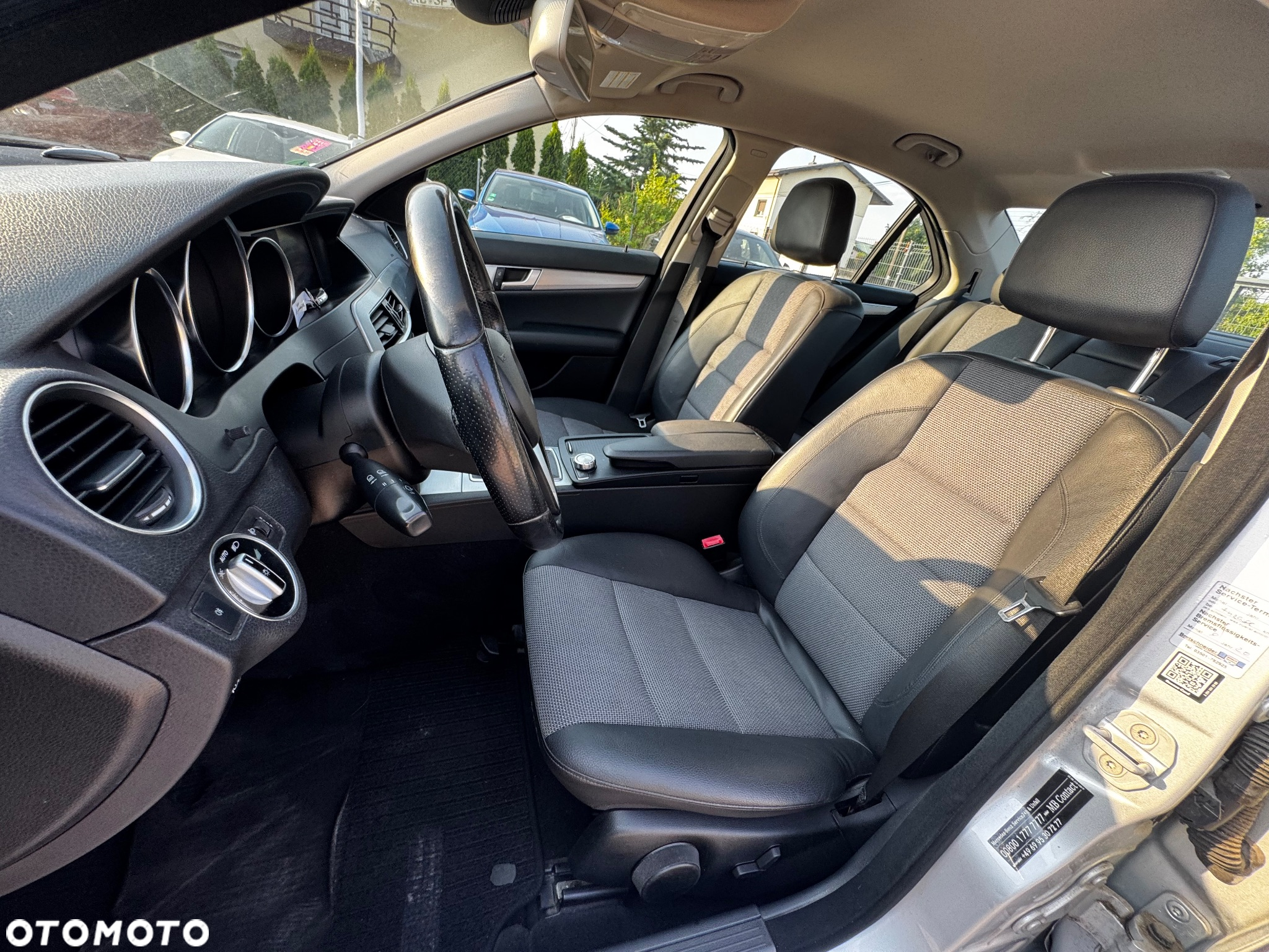 Mercedes-Benz Klasa C 200 CGI BlueEff Avantgarde - 34