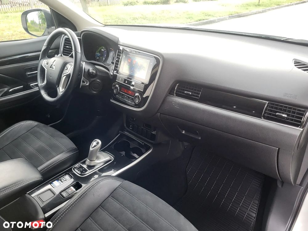 Mitsubishi Outlander Instyle NAVI - 15