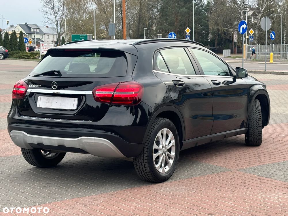 Mercedes-Benz GLA - 10