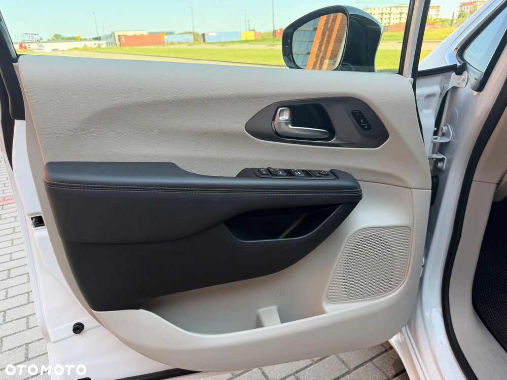 Chrysler Pacifica - 14