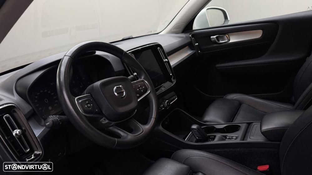 Volvo XC 40 2.0 D3 Momentum AWD Geartronic - 3