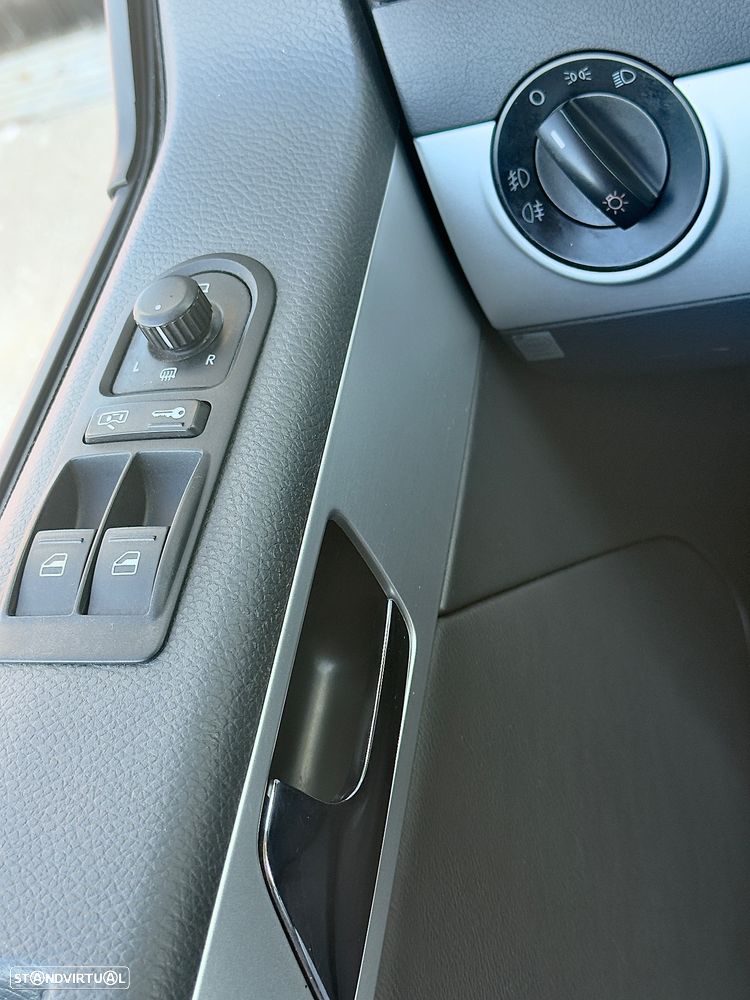 VW Multivan 2.5 TDi Highline - 18