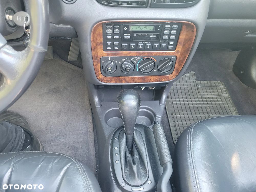 Chrysler Stratus LX 2.5 - 11