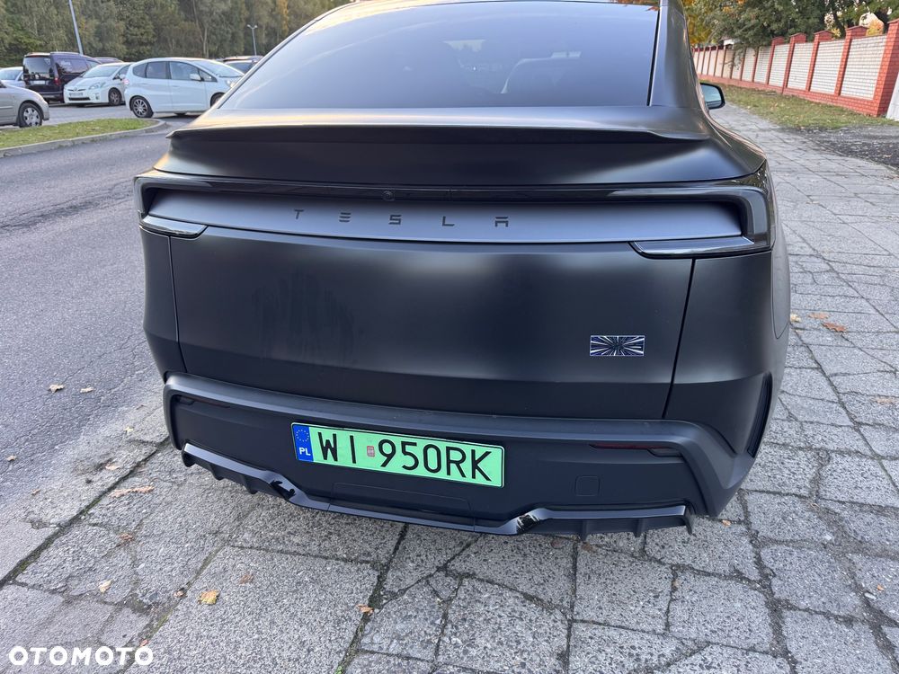 Tesla Model Y Performance AWD - 10