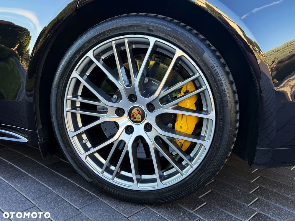 Porsche Panamera Turbo S - 11