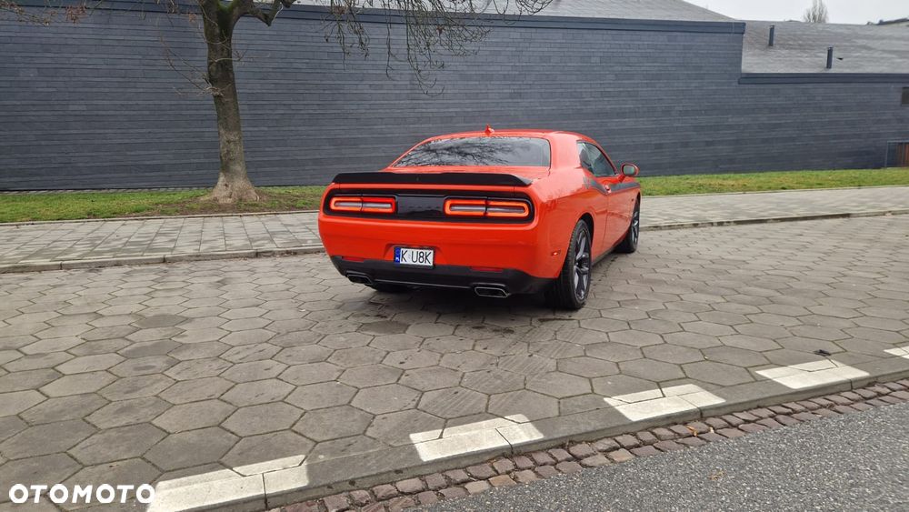Dodge Challenger 5.7 R/T - 8