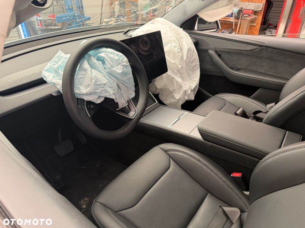 Tesla Model Y Long Range Dual Motor AWD - 11