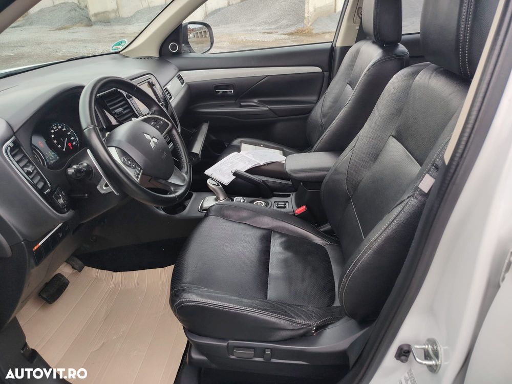 Mitsubishi Outlander 2.0 4WD Top - 10