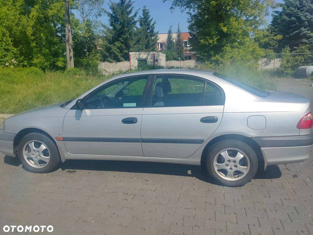 Toyota Avensis - 6