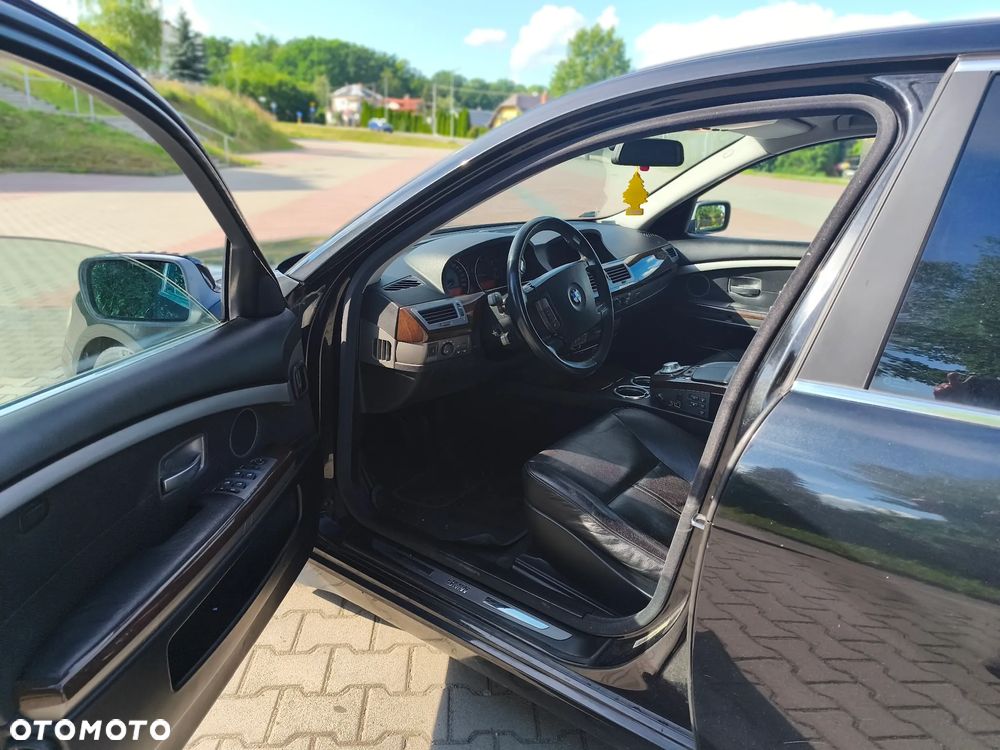 BMW Seria 7 745i - 16