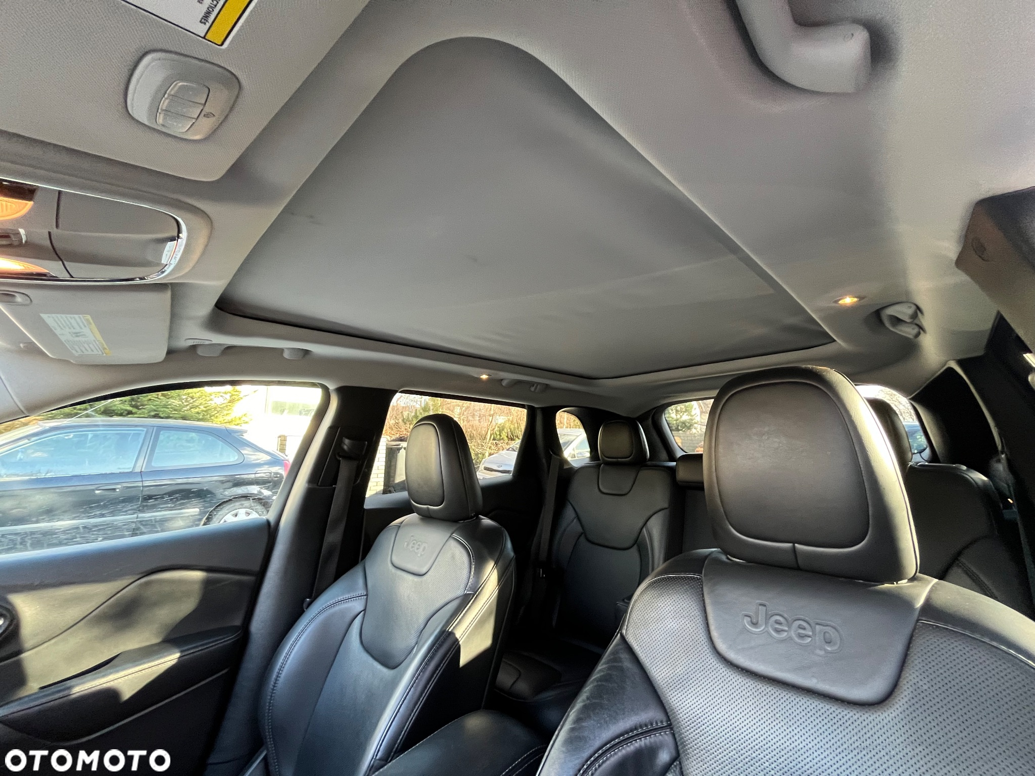 Jeep Cherokee - 24