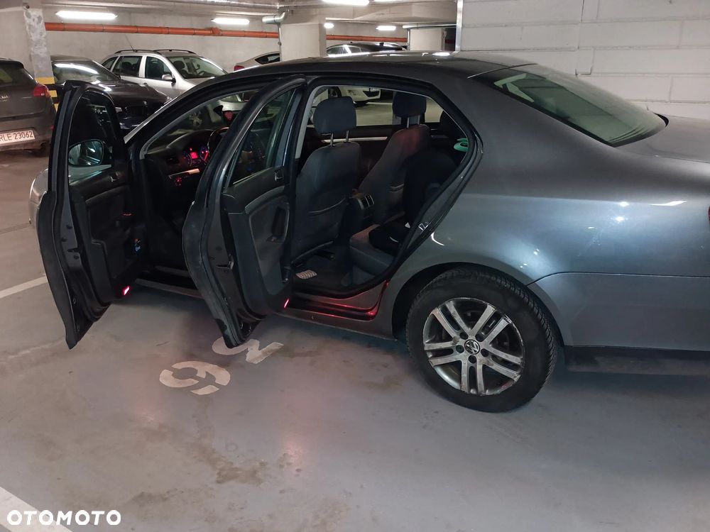 Volkswagen Jetta 2.0 FSI Comfortline - 8