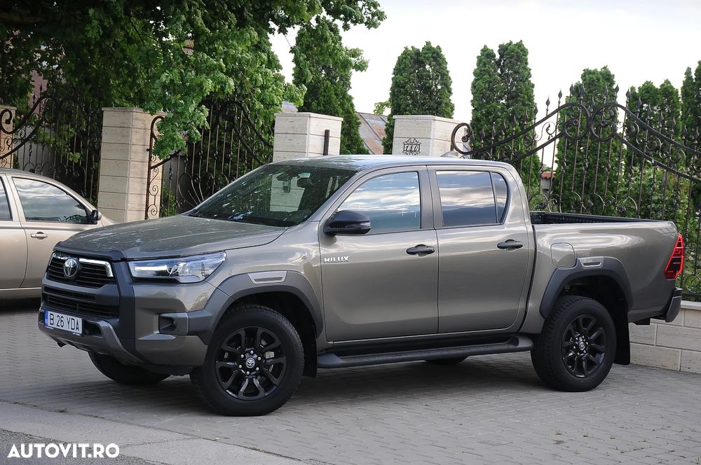 Toyota Hilux 2.8D 204CP 4x4 Double Cab AT Invincible Color Edition - 1