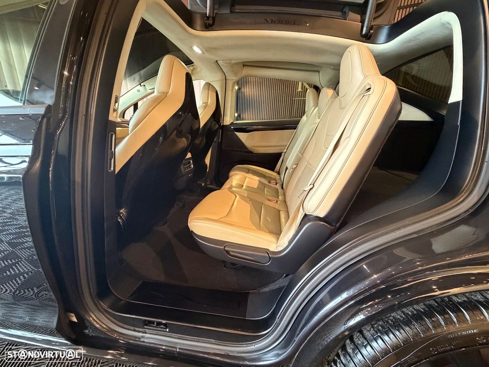 Tesla Model X P100D - 27
