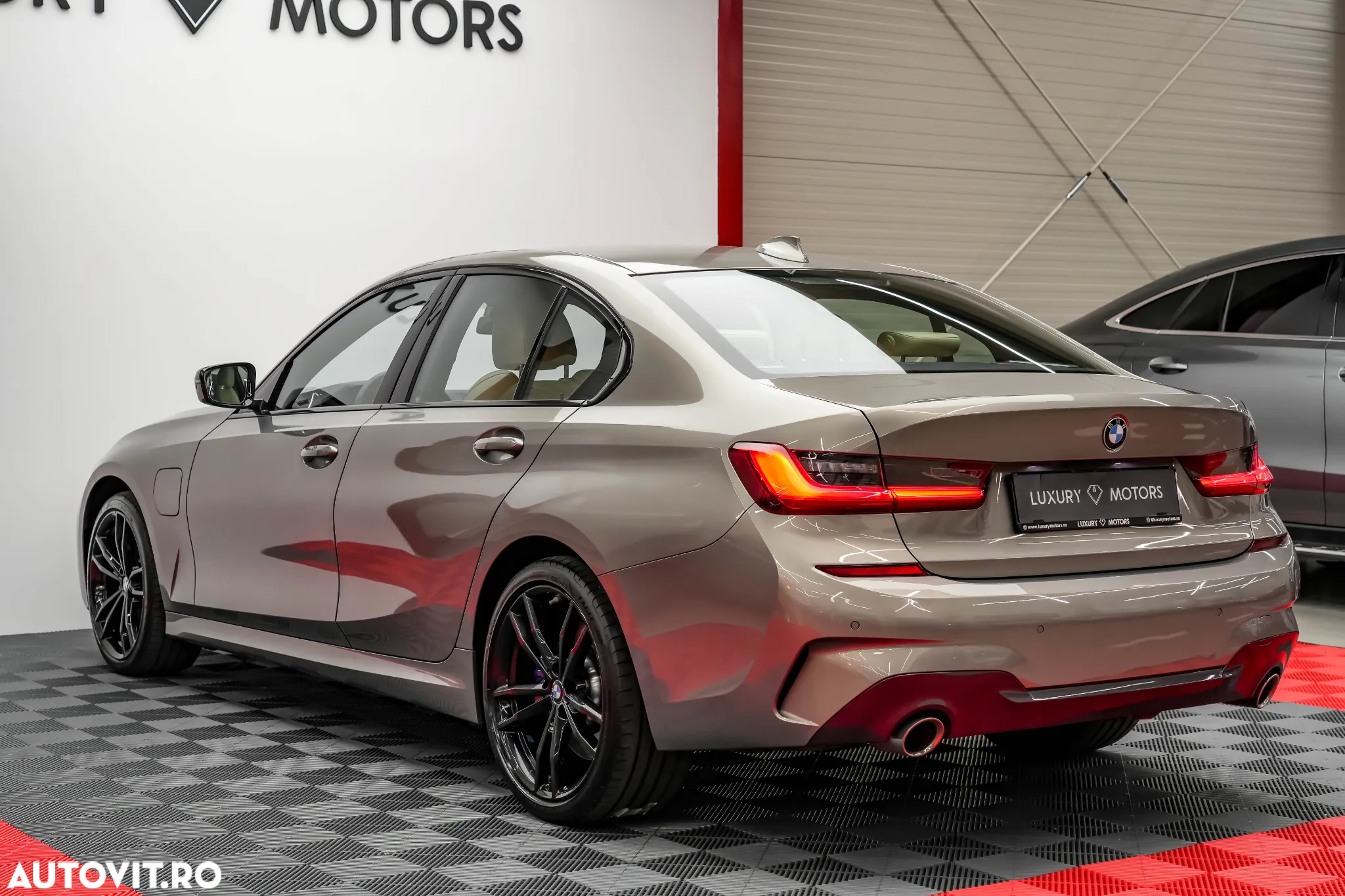BMW Seria 3 330e Aut. M Sport - 13